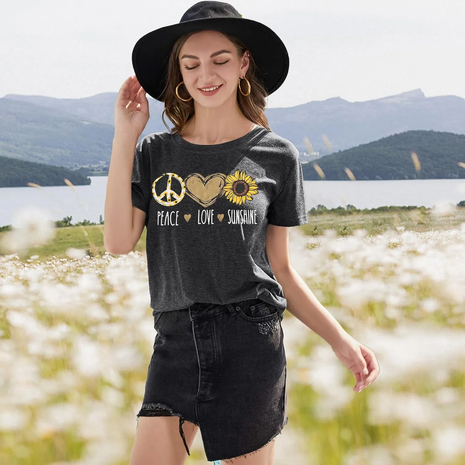 Peace Love 60s 70s Shirt Women Sunflower Graphic Shirt Hippie Lover Gifts T-Shirt Groovy Short Sleeve Tees Tops