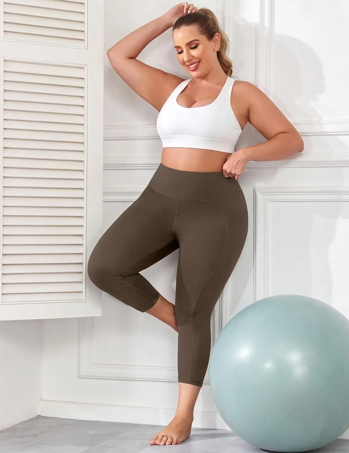 Plus Size Capri Leggings for Women with Pockets, Butt Lifting Yoga Pants Tummy Control, L-5XL Workout Leggings