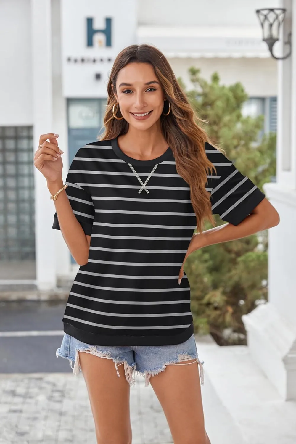Zeagoo Womens Summer Tops Oversized Crewneck Short Sleeve T Shirts Casual Loose Fit Blouse Y2K 2025 Striped Basic Tee